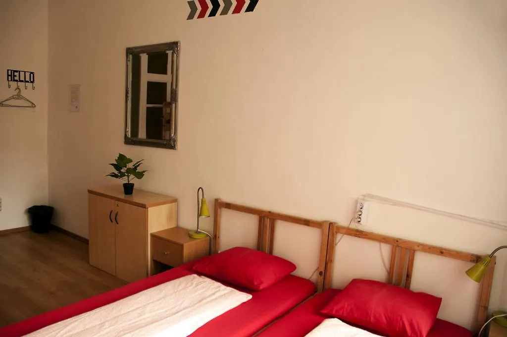 2Night Hostel-1